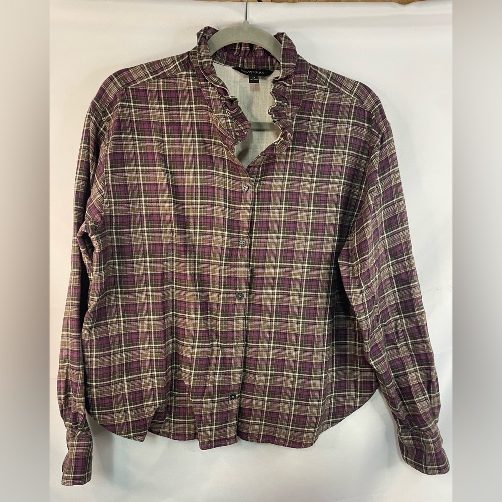 Banana Republic purple and brown loose fitted top with a cute collar.